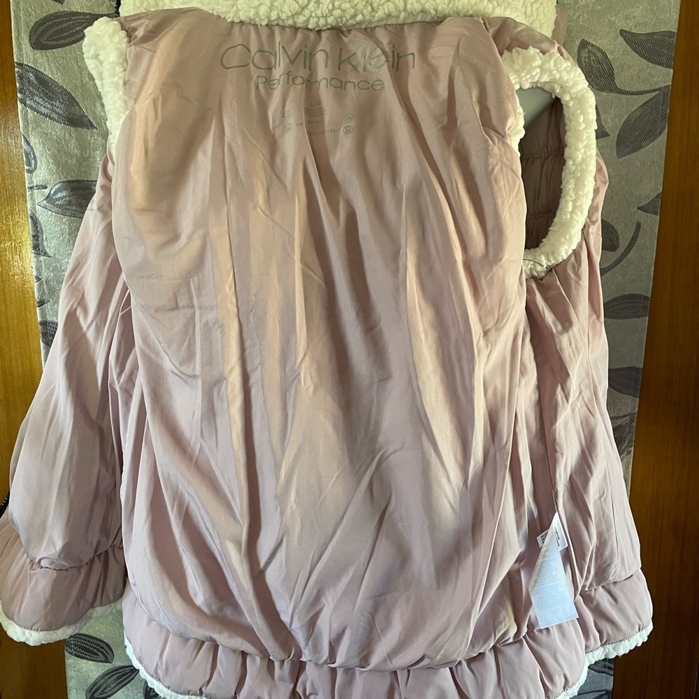Calvin Klein Pink Quilted Vest with White Sherpa Trim - Picture 2 of 6